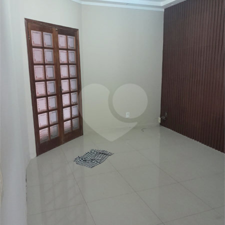 Sobrado á venda, com 03 Dormitórios, em Ibaté.