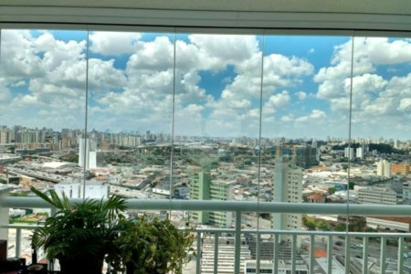 Apartamento à venda no Brás, 1 quarto, varanda, garagem, semimobiliado