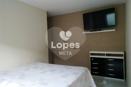 Esta encantadora casa, situada no tranquilo bairro Jardim Bandeirantes, na zona sul de São José dos