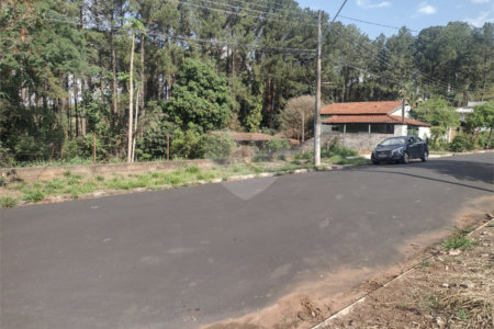 Terreno á venda no Residencial Sambambaia
