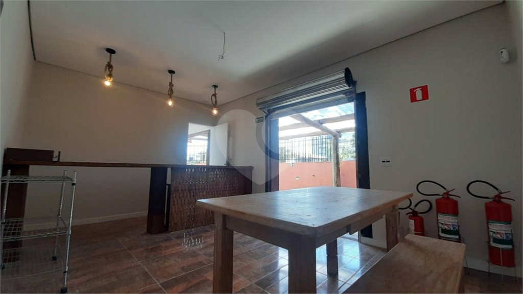 EXCELENTE CASA COMERCIAL EM ESQUINA, OPORTUNA E MAIS QUE ESPECIAL. Venha Conferir.