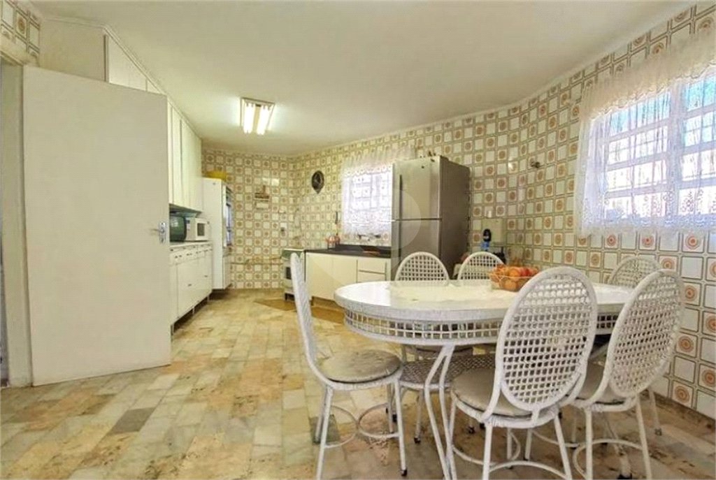 Sobrado à venda 241m² na Vila Mariana 04 dormitórios, 01 suíte e 03 vagas.