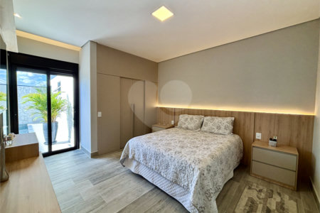 Indaiatuba - Sp - Condominio Maria Candida - R$ 2.250.000,00 - 3 suítes, sendo 1 master com closet e banheiro com duas cubas e dois chuveiros - Escritório - Piscina em Alvenaria aquecida e Hidro com Iluminação - Ar Condicionado instalado em todos os quartos, escritorio, sala e area gourmet
