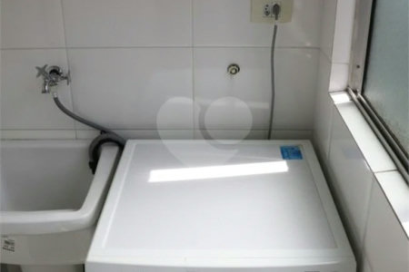 Apto na Mooca de 76m², com 2 dorms, 1 vaga, 1 suíte. Estuda permuta.