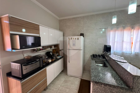 Casa com 03 Dormitórios á venda, em Jardim Alvorada, São Carlos.