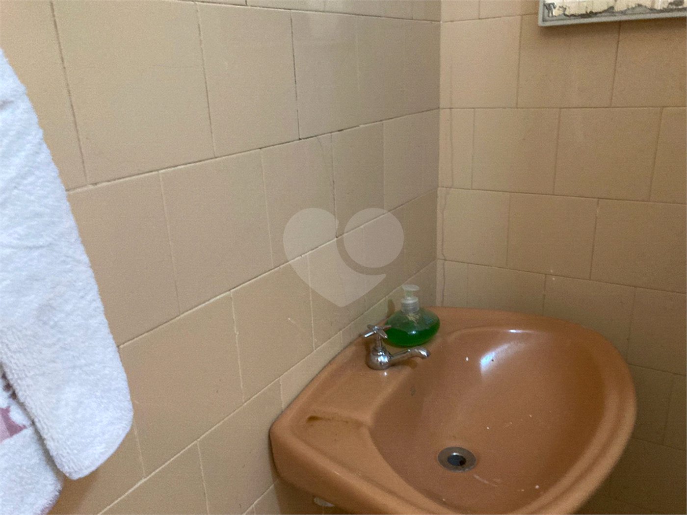 Vende-se excelente casa próxima ao Centro