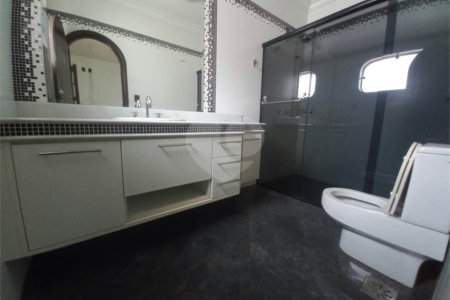Casa térrea no Condomínio Faber I.