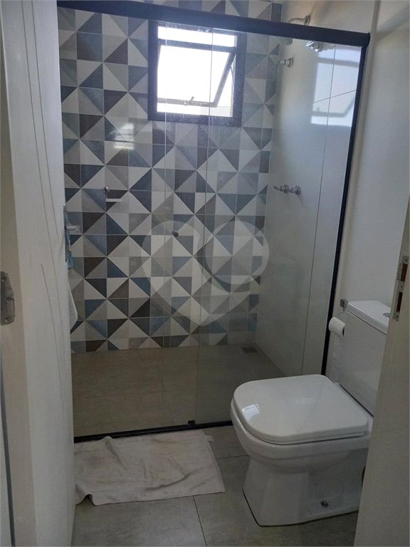 Sobrado à venda com 5 quartos, sendo 3 suítes, em Residencial Jatobás, Louveira, SP