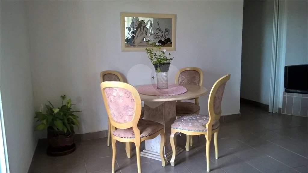 Sítio à venda em Santa Isabel com 2.700m² | Piscina | Casa de Caseiro | Excelente para lazer ou investimento