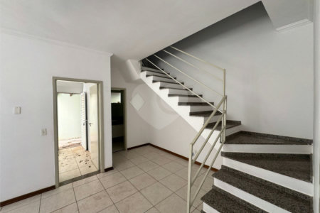 Casa á venda, com 3 dormitórios, no bairro Planalto paraíso em São Carlos.