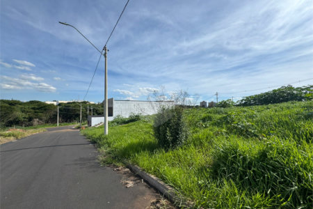 Terreno Comercial á venda com 286m2, ao lado da Rodovia Washington Luiz, em São Carlos.