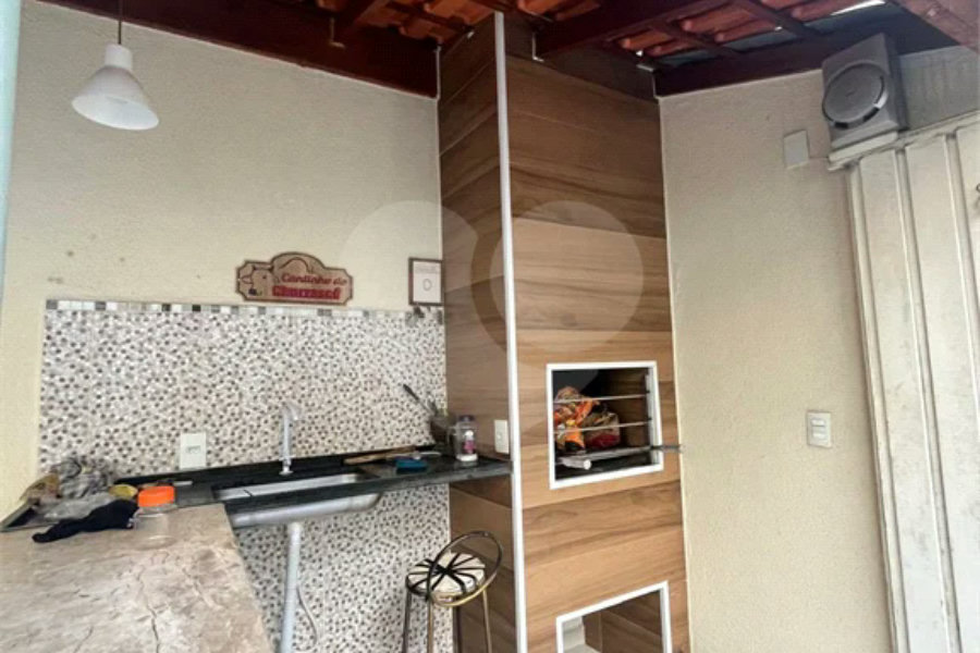 Casa ampla no bairro Terra Rica com 3 pavimentos e excelente estrutura.
