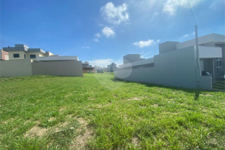 Lote no Condomínio Village Damha IV