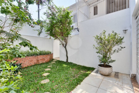 Casa de Vila à venda com 4 quartos, sendo 2 suítes, em Alto da Boa Vista, São Paulo, SP