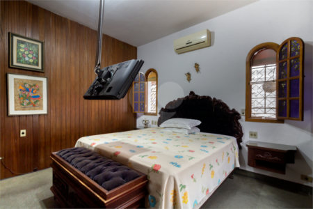 Casa Térrea à venda na Saúde c/285 m2 - Terreno de 392,50 m2 - 3 Quartos/2 Suítes/3 Vagas