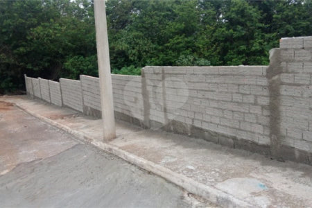 Terreno com 548,00 m² de área total.