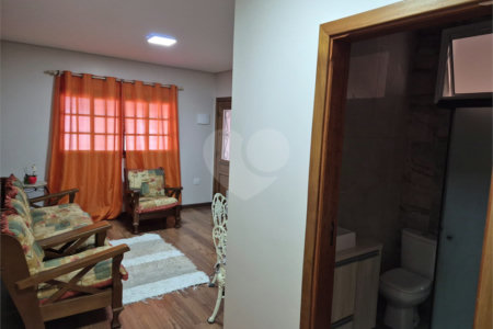 Casa com 2 Dormitórios á venda, em São Carlos.