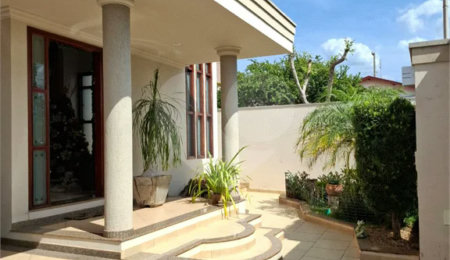 Casa Térrea à venda com 3 quartos, sendo 1 suíte,  no Centro, Vargem Grande do Sul, SP