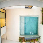 Indaiatuba - Condominio Sapezal - R$ 2.400.000,00 - Área Total 360,00 m² - Área Construída 213,32 m² - TÉRREA - 03 suítes sendo a master com closet; - Escritório; Lavabo; Cozinha com cooktop e planejados; Gourmet com churrasqueira; Ambientes preparados para ar condicionado; Piscina com cascata,