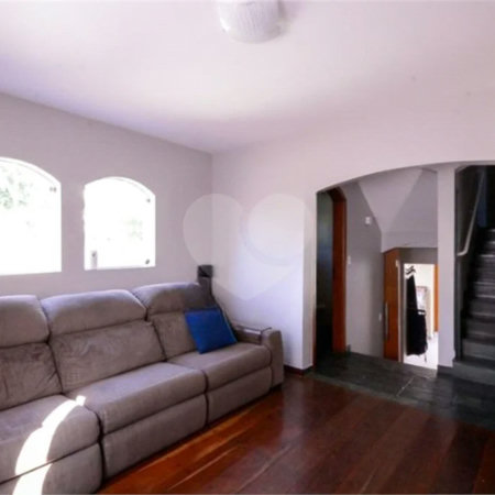 Casa com 4 Dormitórios sendo 1 suíte, com 3 Vagas