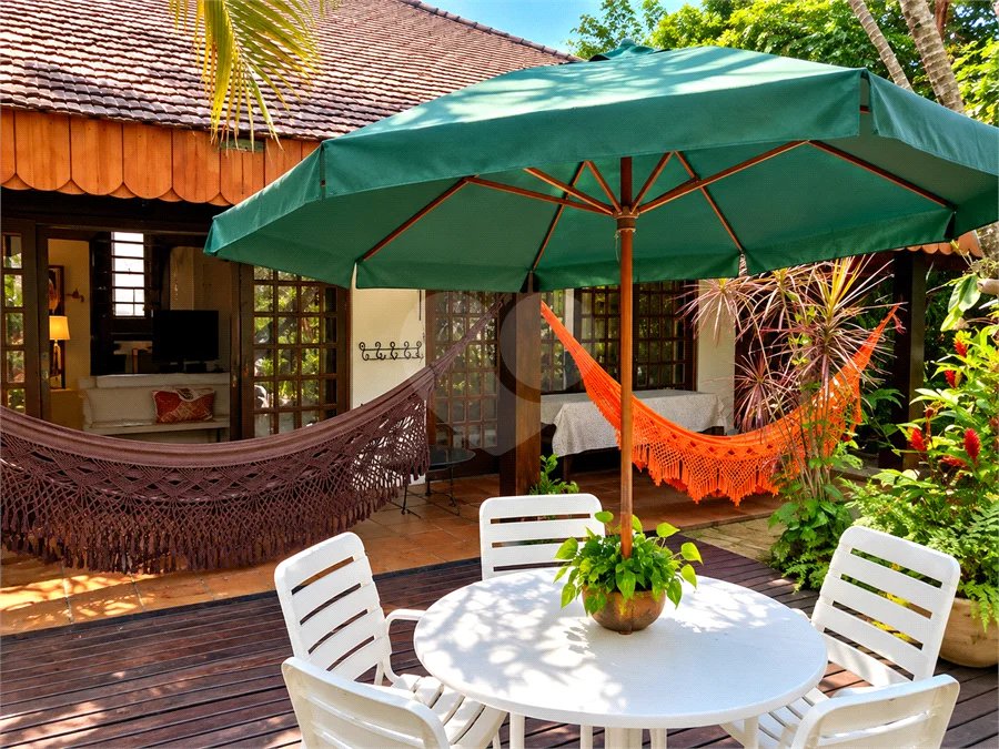 CASA DE ALTO PADRÃO A VENDA NA PRAIA DO GUAECÁ