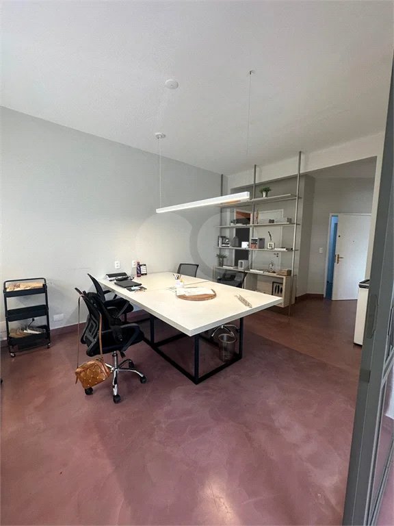 Sala comercial para venda ou locação na Avenida Paulista. 68m2