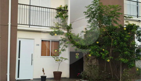 Casa à venda com 2 quartos no condomínio Faggion, Suzano - SP