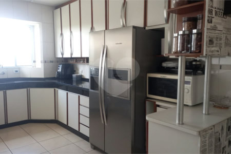 Casa à venda com 3 quartos, sendo 2 suítes, em Jardim Imperial Hills III, Arujá, SP