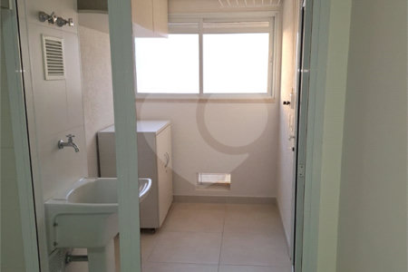 Apartamento à venda com 3 suítes em Vila Anastácio, São Paulo, SP