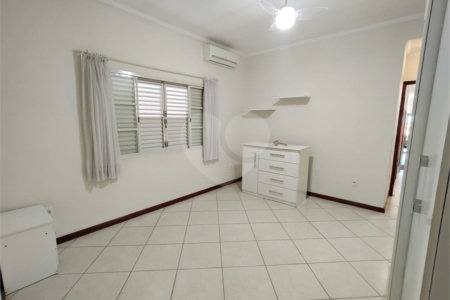 Sobrado à venda ou para alugar com 3 quartos, sendo 1 suíte,  em Jardim Itália, Itapetininga, SP