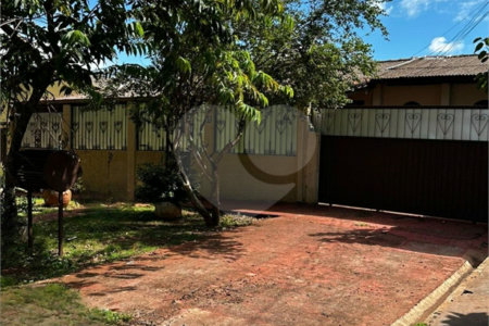 Sobrado à venda com 6 quartos, sendo 1 suíte, no Centro, Ponta Porã, MS
