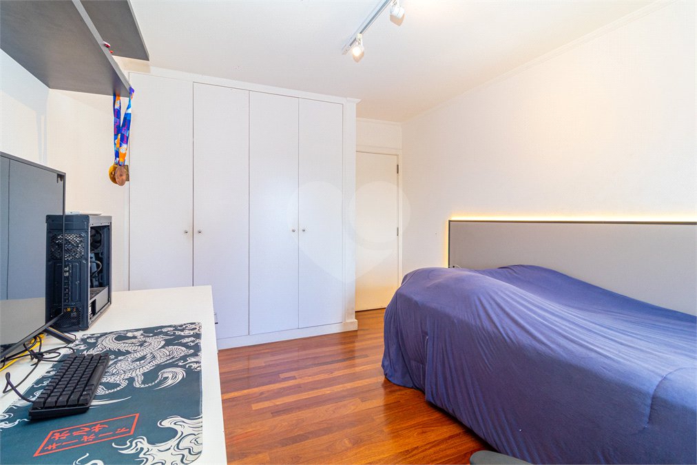 Apartamento à venda com 3 quartos, sendo 1 suíte,  em Alto da Boa Vista, São Paulo, SP