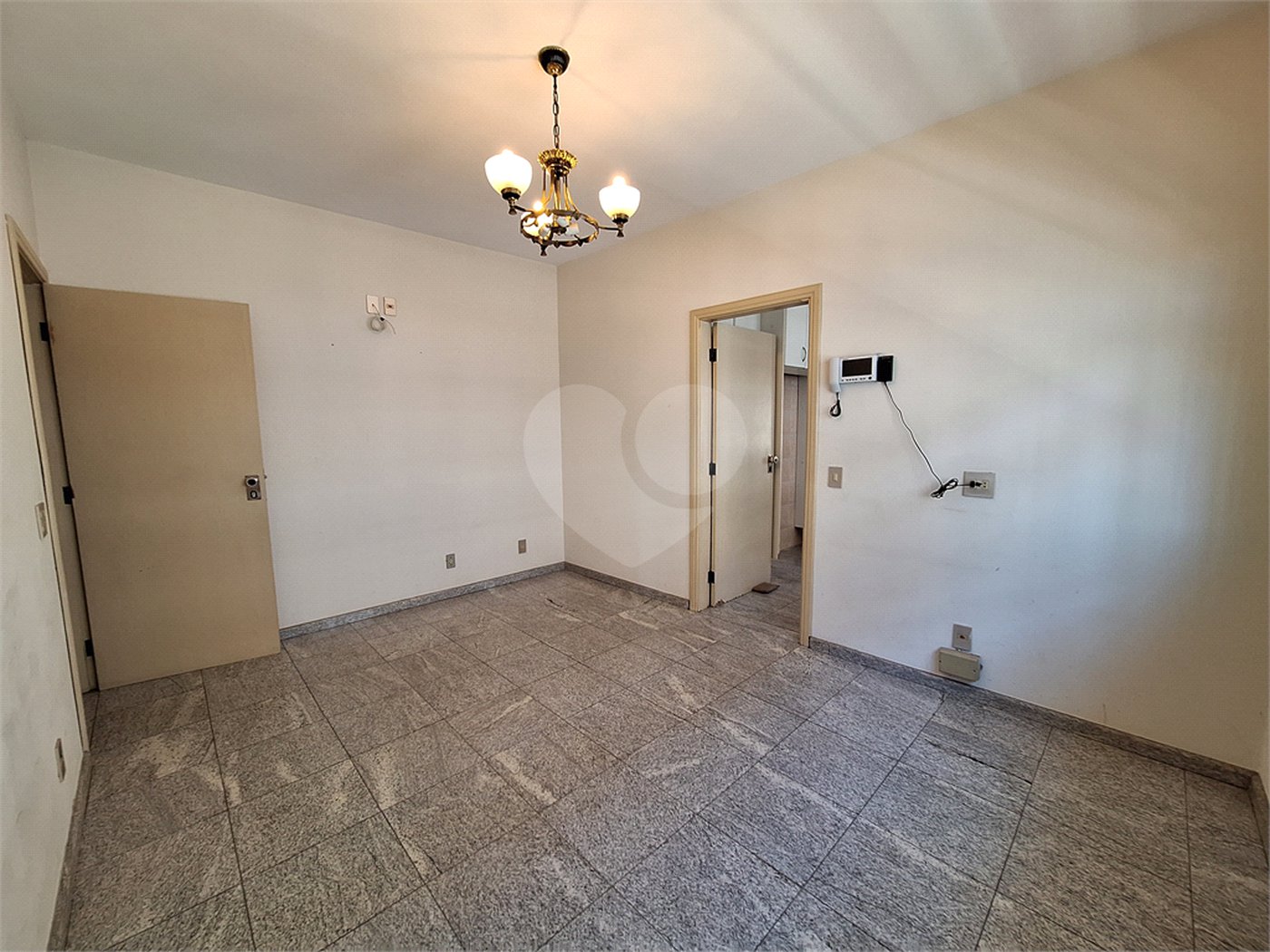 Casa à venda ou para alugar com 4 quartos, sendo 2 suítes,  em Santa Rosa, Vinhedo, SP