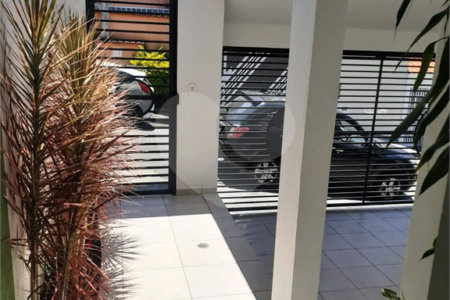 Sobrado à venda com 3 quartos, sendo 1 suíte, em Parque Santana, Mogi das Cruzes, SP