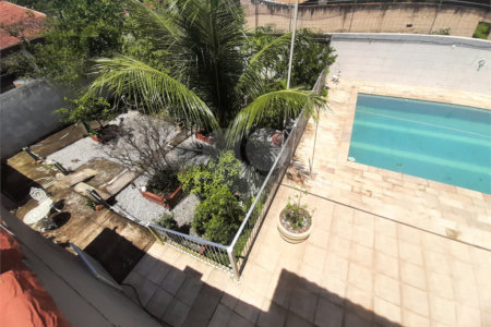 Casa com 4 suítes, Área Gourmet, piscina, quintal e garagem para 3 carros!!