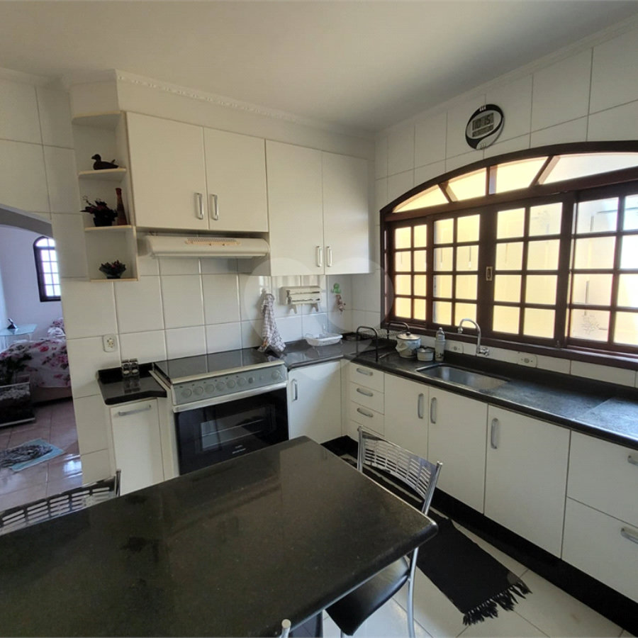 Sobrado à venda com 3 quartos, sendo 1 suíte, em Vila dos Remédios, São Paulo, SP
