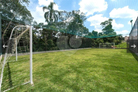 Sobrado à venda com 3 quartos em Jardim Petrópolis, Cotia, SP