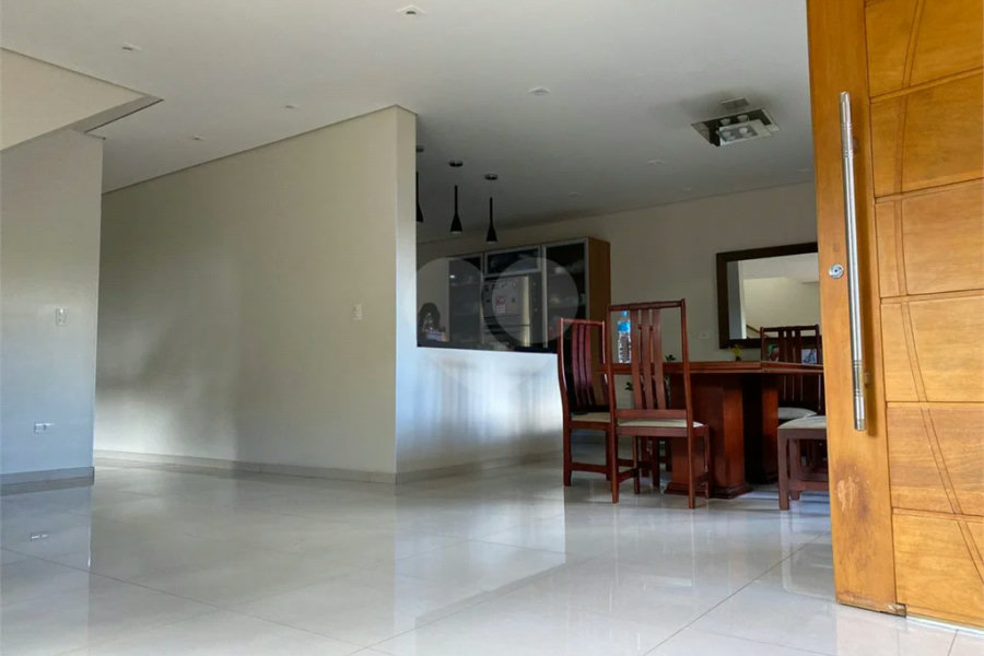 Sobrado à venda com 4 quartos, sendo 1 suíte, em Tremembé, São Paulo, SP