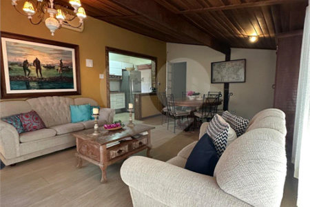 Casa em condomínio à venda com 3 quartos, sendo 2 suítes,  em Peró, Cabo Frio, RJ