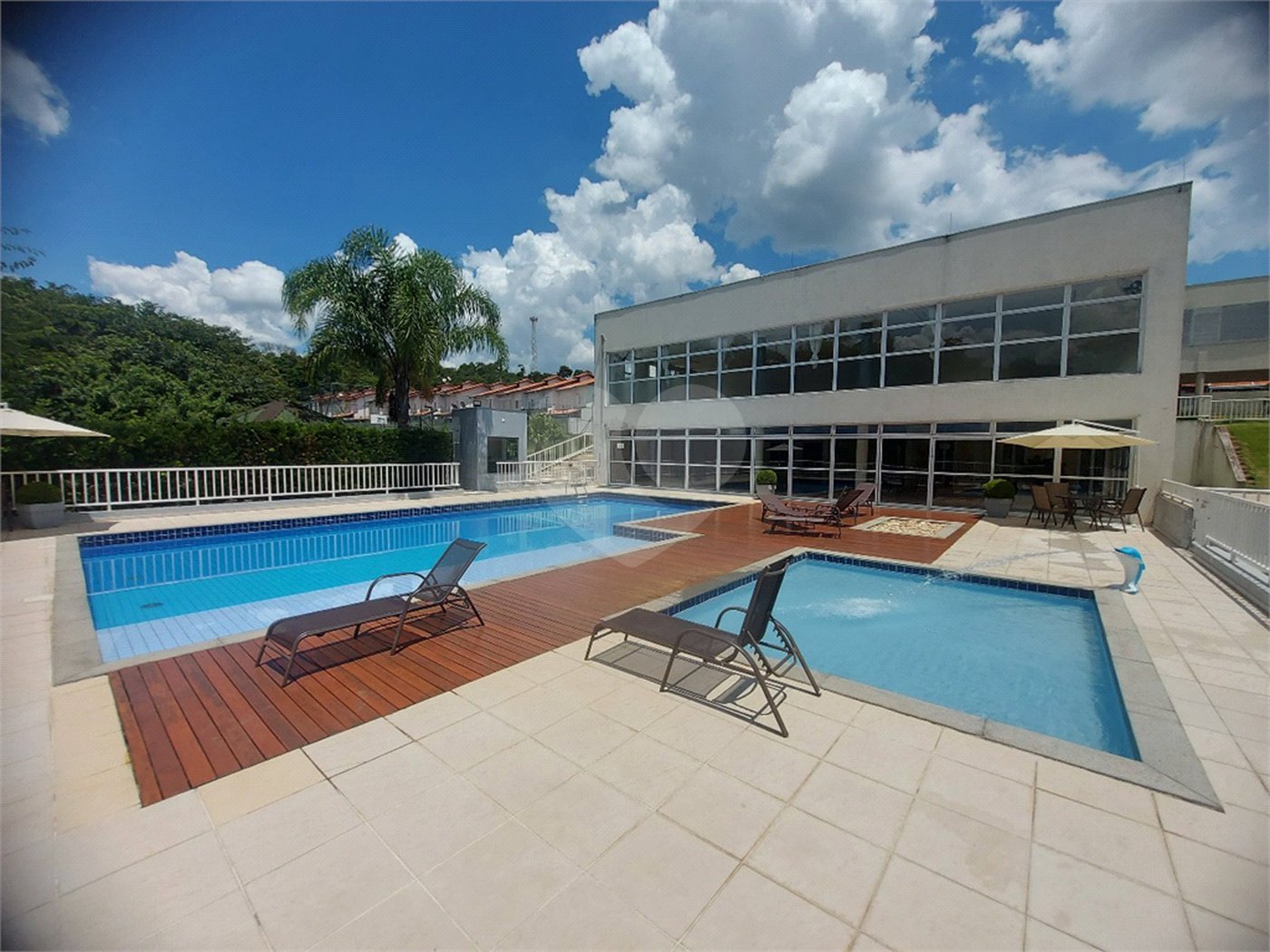 Casa à venda com 2 quartos, sendo 1 suíte, no condomínio Residencial Viva Vida, Cotia - SP