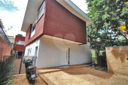 Casa à venda com 3 quartos, sendo 1 suíte, em Vila Mariana, São Paulo, SP