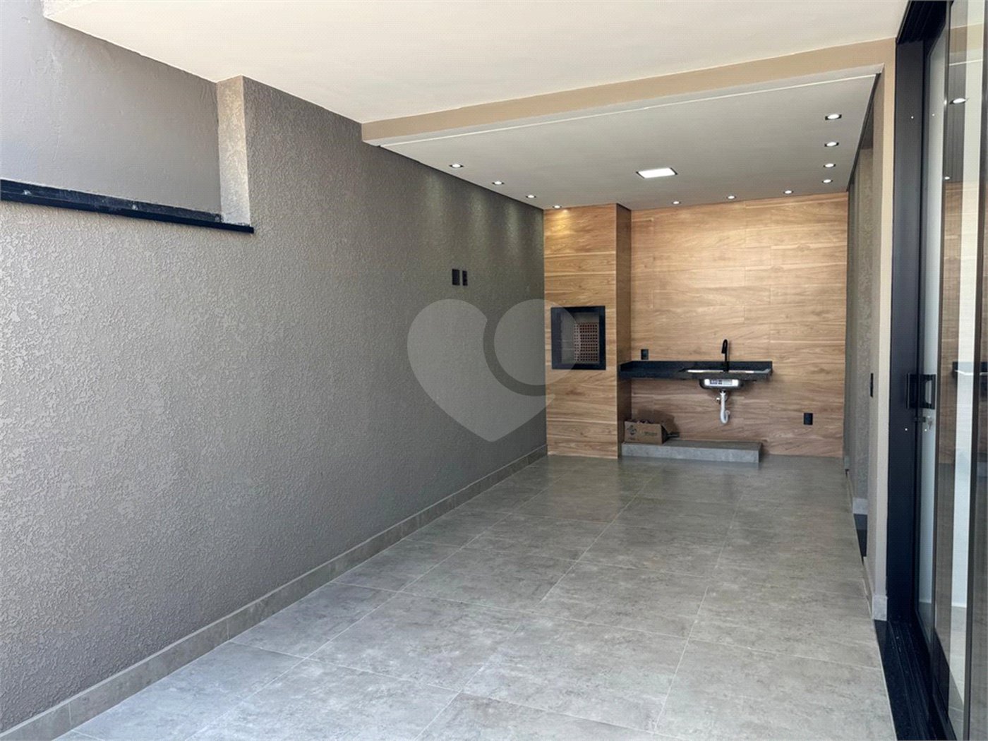 Casa à venda com 3 quartos, sendo 1 suíte, no condomínio Terras de São Francisco, Sorocaba - SP