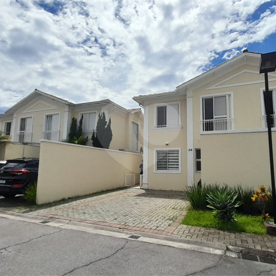 Casa à venda com 3 quartos, sendo 1 suíte, no condomínio Residencial Jardins, São Bernardo do Campo - SP