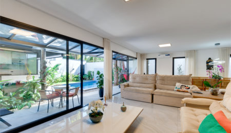 Casa à venda com 4 suítes no condomínio Villa Suiça, São Paulo - SP