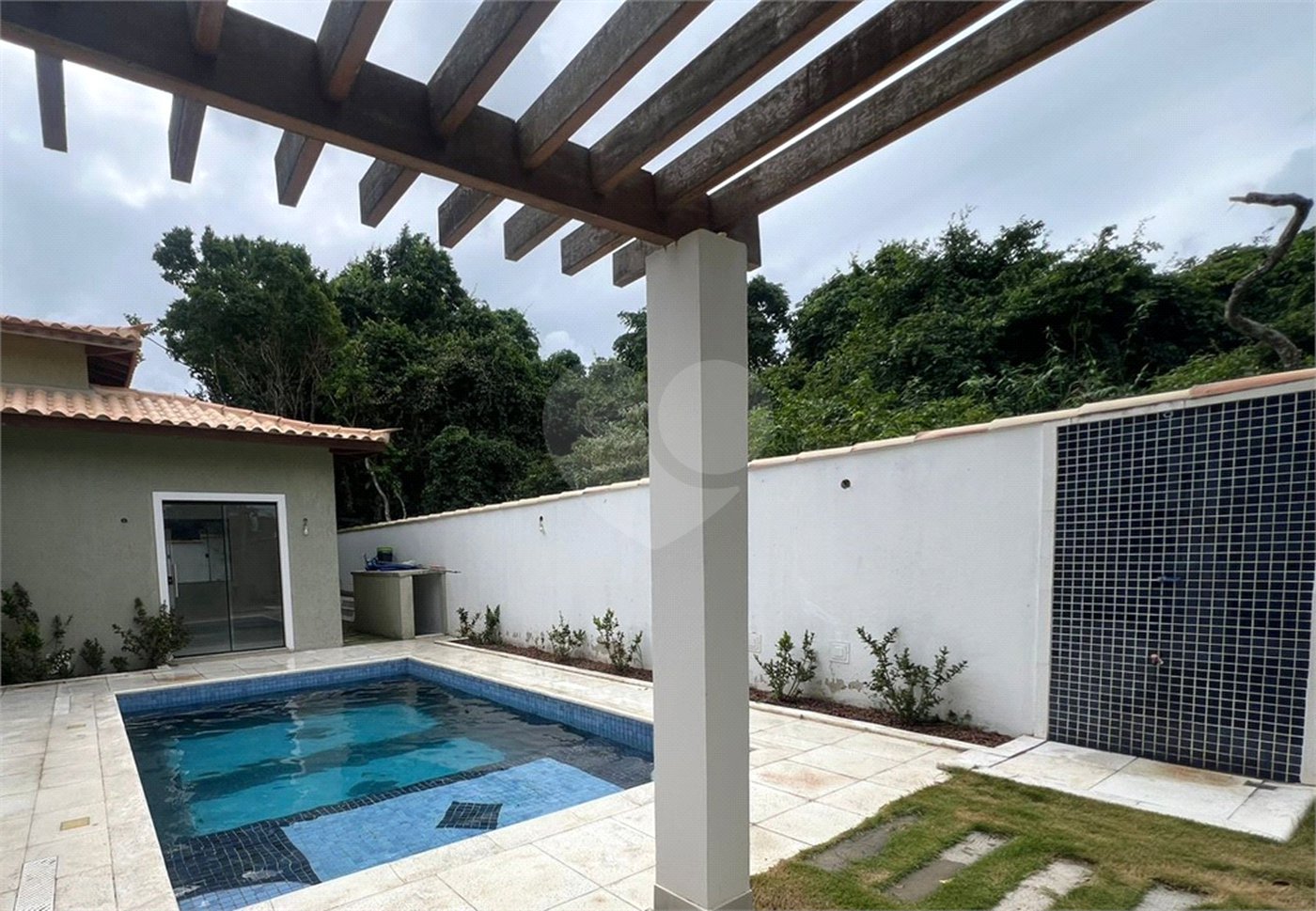 Casa à venda com 3 suítes em Caravelas, Armação dos Búzios, RJ