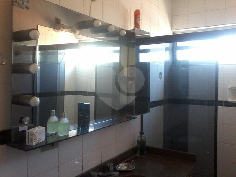 Sobrado à venda com 5 quartos, sendo 2 suítes, em Jardim Aeroporto, São Paulo, SP