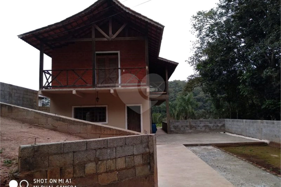 Sobrado à venda com 4 quartos, sendo 3 suítes, em Serra da Cantareira, Mairiporã, SP
