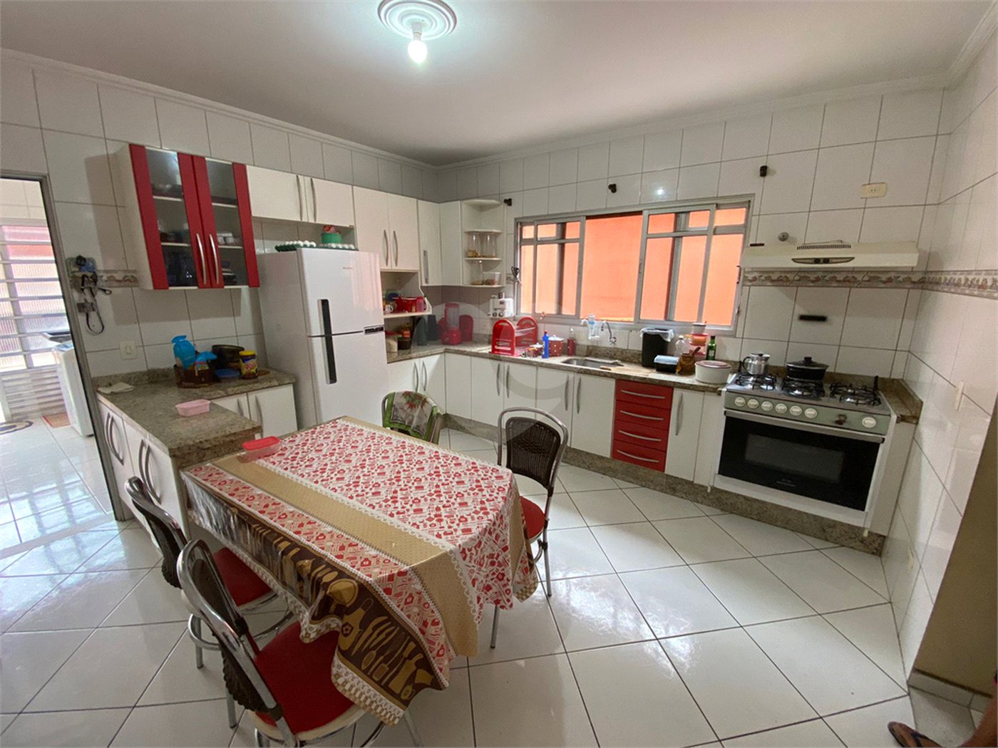 Sobrado à venda com 3 quartos, sendo 1 suíte, em Jardim dos Ipês, Suzano, SP