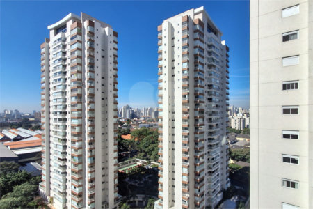 Apartamento à venda com 3 suítes em Vila Anastácio, São Paulo, SP