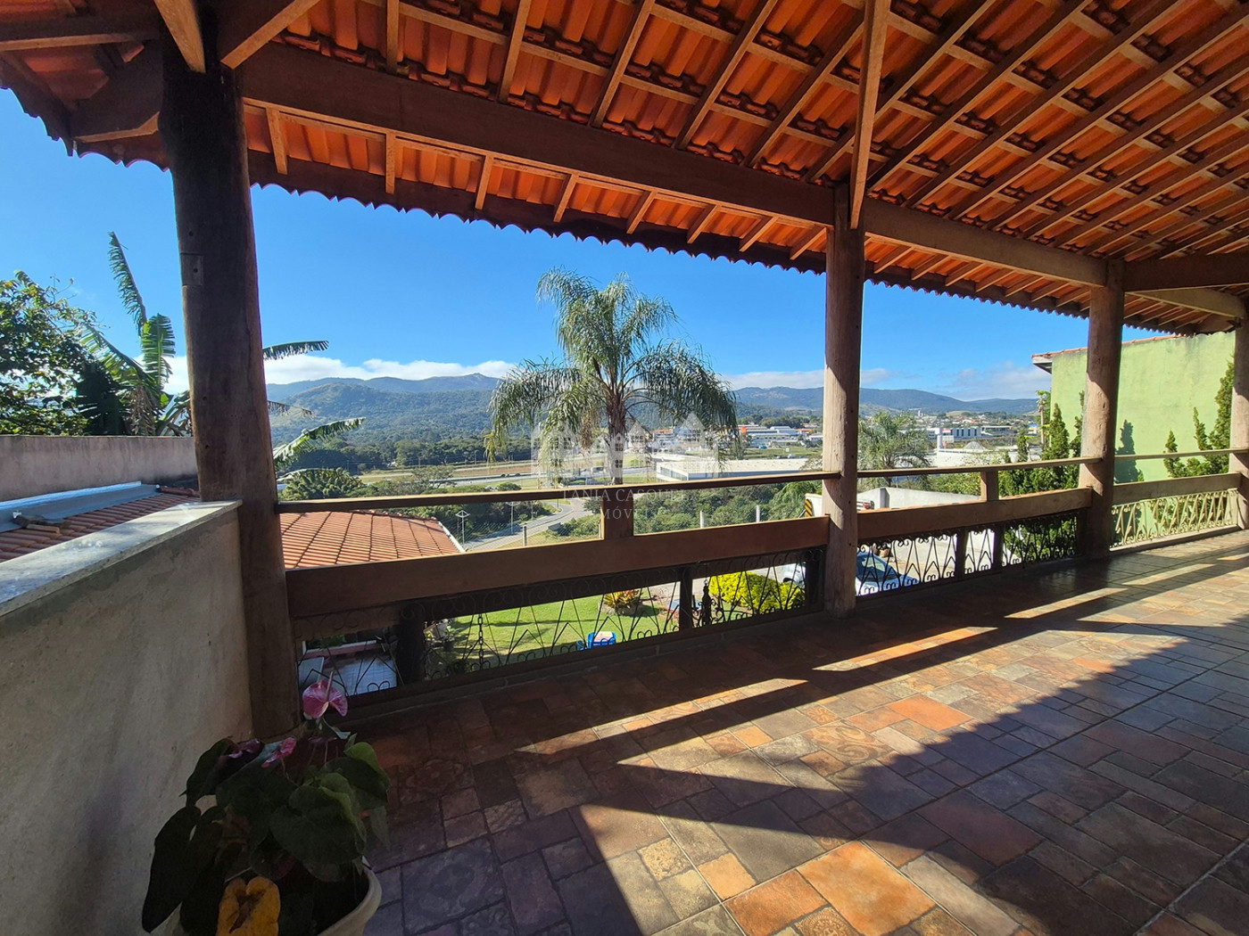 Chácara à venda ou locação no Jardim Estância Brasil – Atibaia/SP, com vista para a Pedra Grande